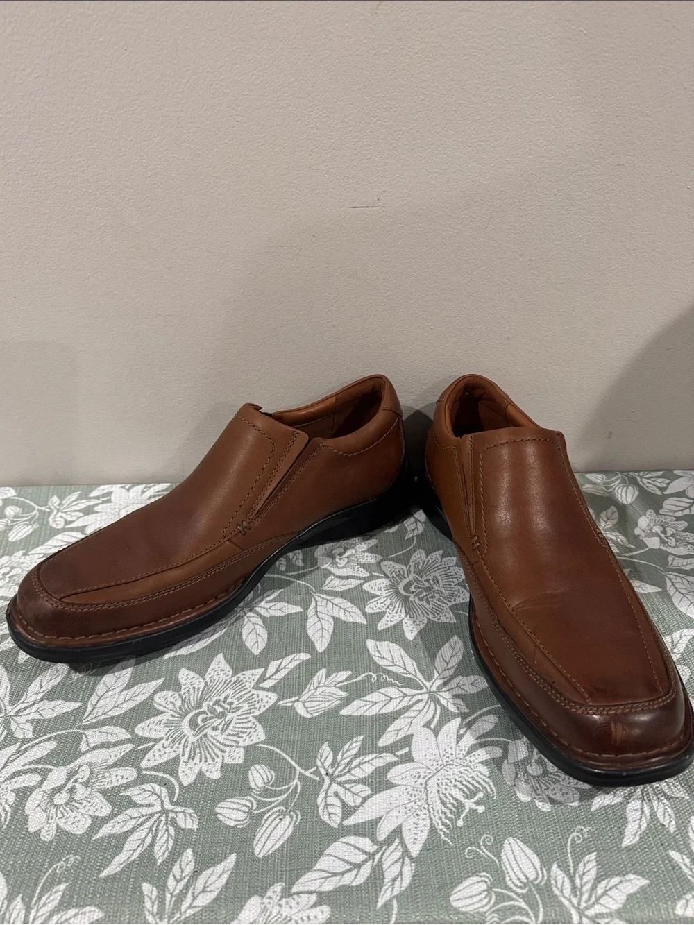 Clarks Men's Tan Leather Slip-On (Size: 11)
